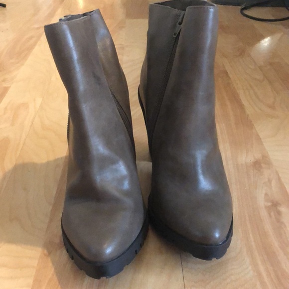 Gorgeous dark taupe boots - Picture 4 of 10